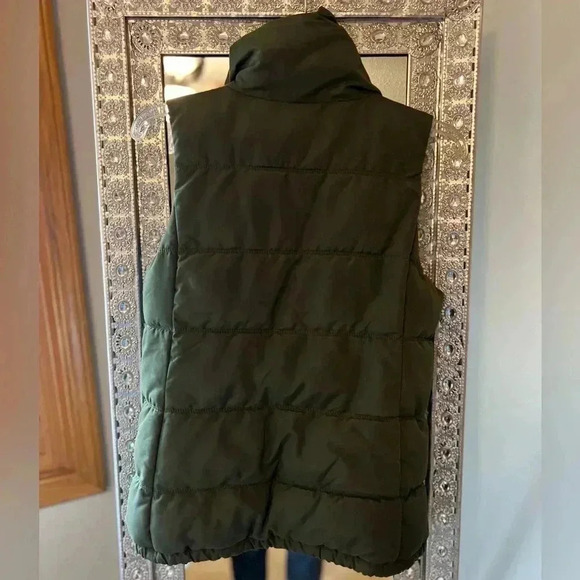 Old Navy Olive Green Puffer Vest - Picture 4 of 4